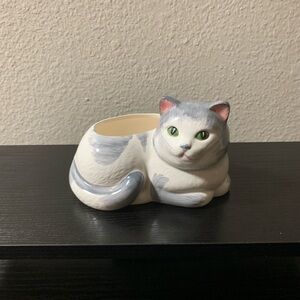Vintage ceramic Cat Planter Grey & White w/Green Eyes 6" X 4"